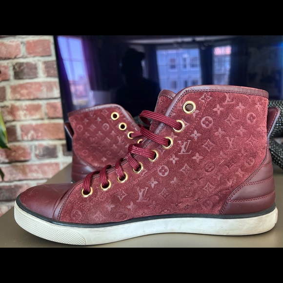 Louis Vuitton Shoes - LOUIS VUITTON
Burgundy Suede/Leather Zip Punchy Sneakers Size 38.5 (size…